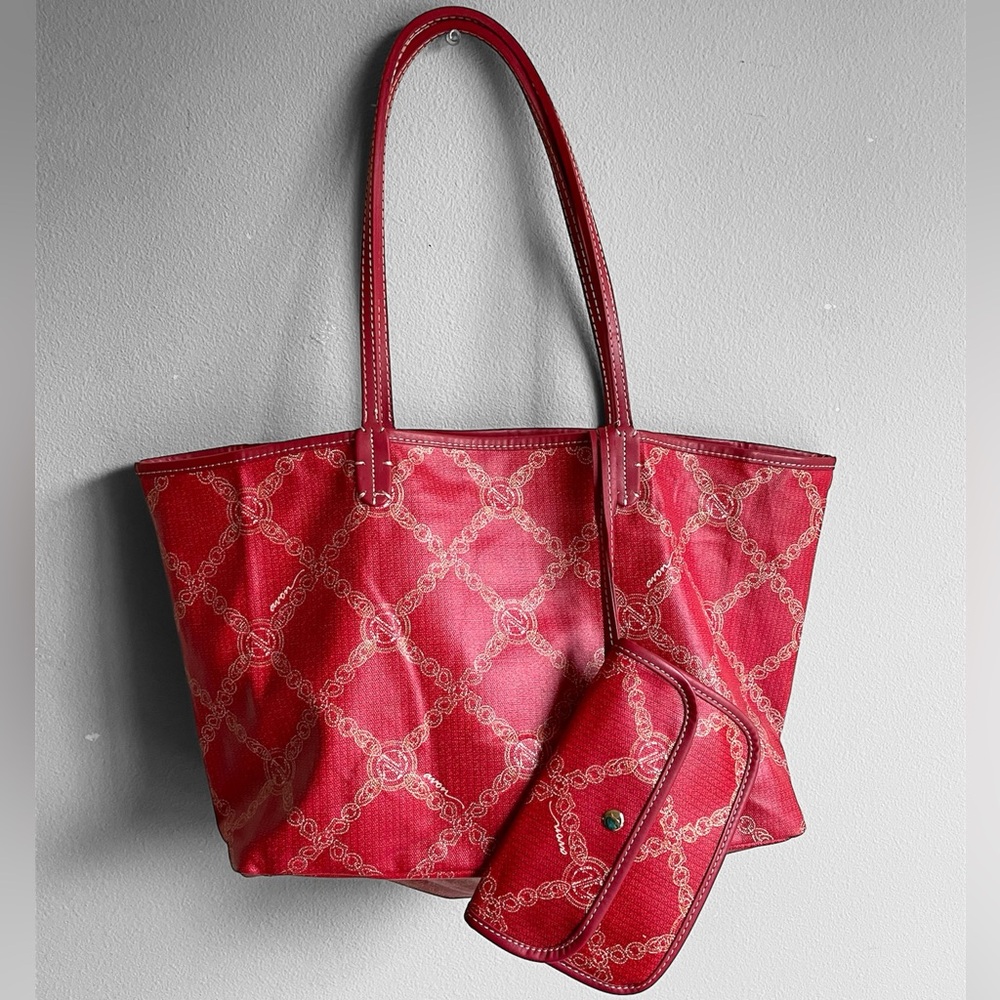 New Vintage large red Avon tote bag Comes with detachable wristlet wallet